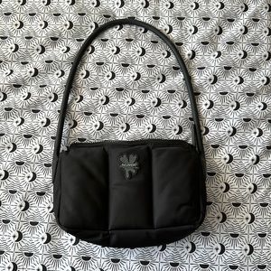 heaven by marc jacobs black shoulder bag